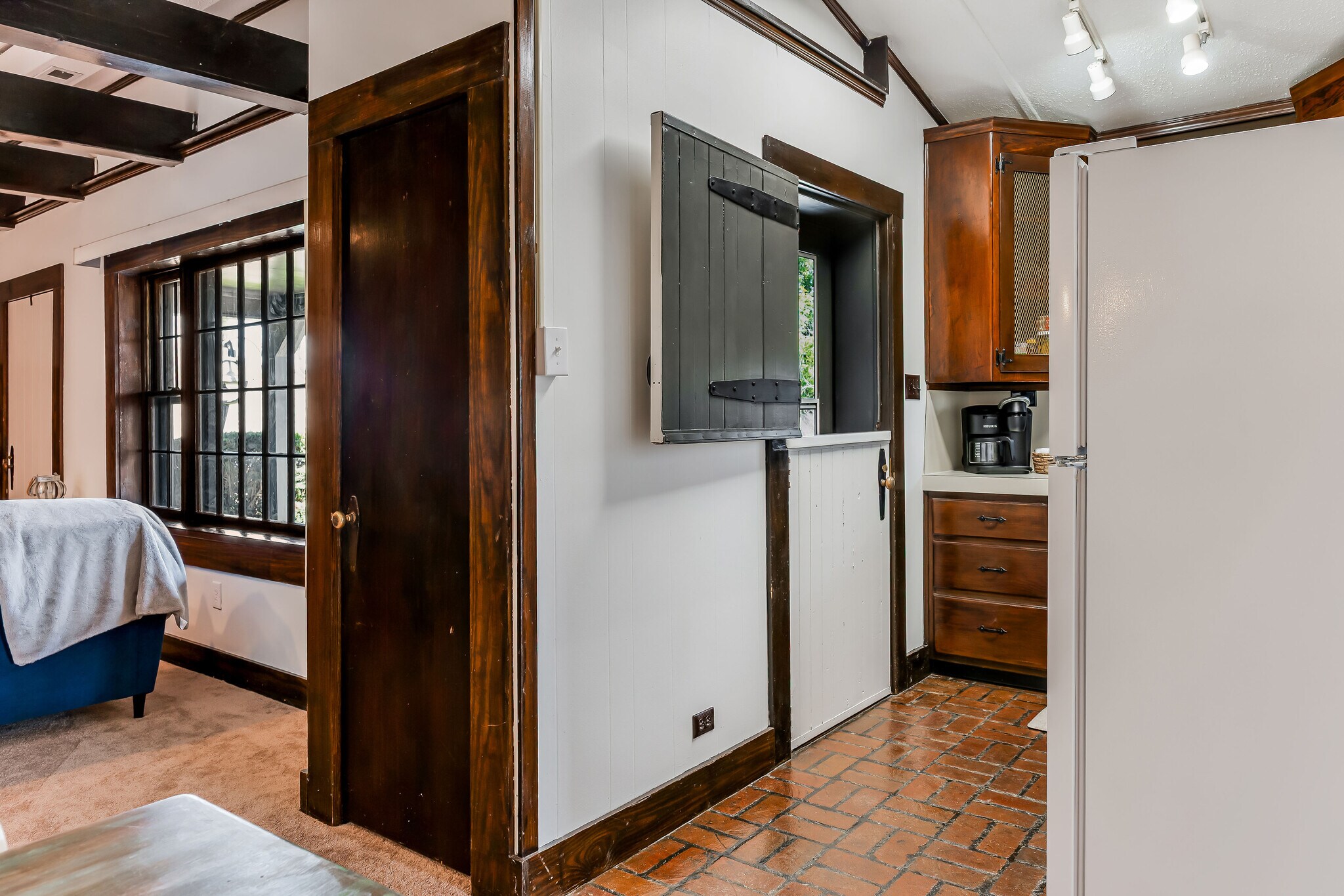 Building Photo - 323 Poplar Hill Ln