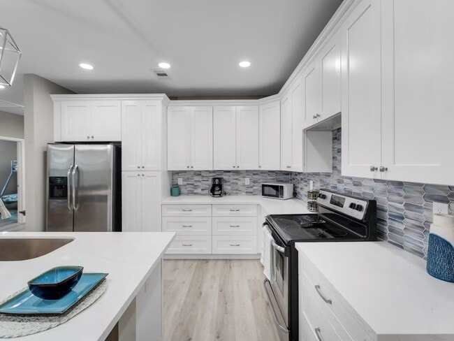 Building Photo - 4019 Ave S