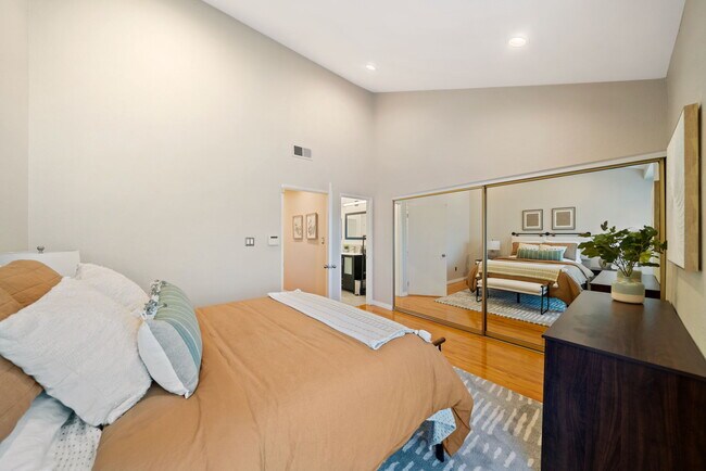 Building Photo - 12841 Forest Dr