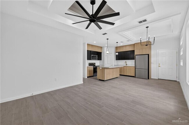 Building Photo - 17 Monaco Dr