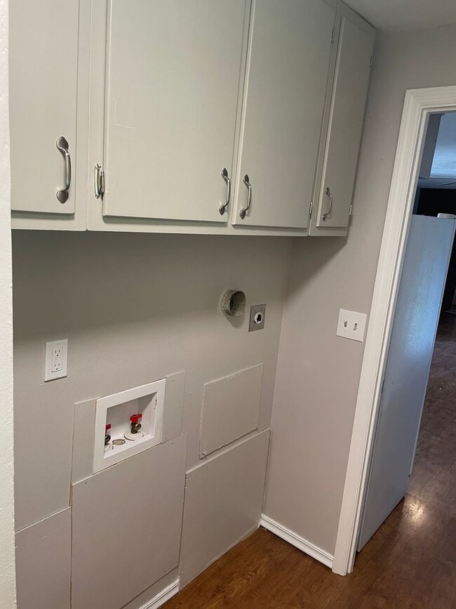 Building Photo - 4 Bedroom Home in Huber Heights