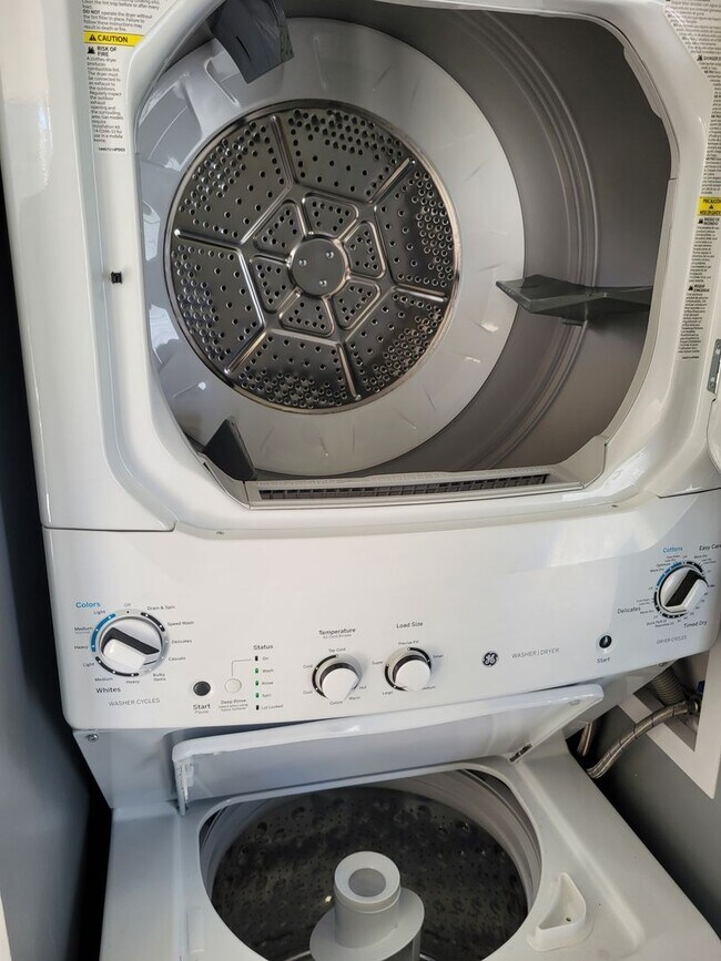 Building Photo - Newly Renovated 1bd, 1ba, Assigned 1pkg 648sqft. for $2200