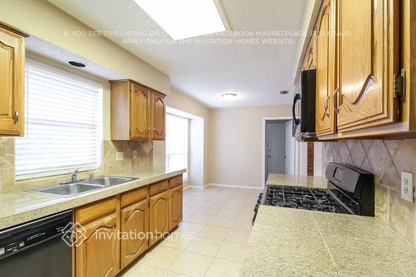 Building Photo - 301 Overland Dr
