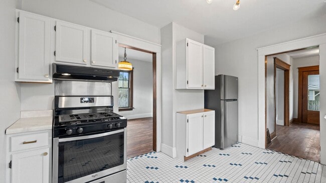 Building Photo - Single-family historic home in West Central with porch and private courtyard.