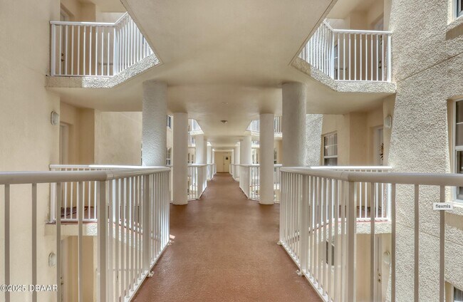 Building Photo - 4670 Links Village Dr