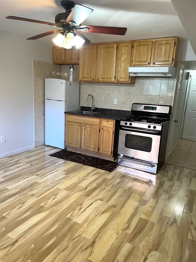 Building Photo - 38 Pebble Ln