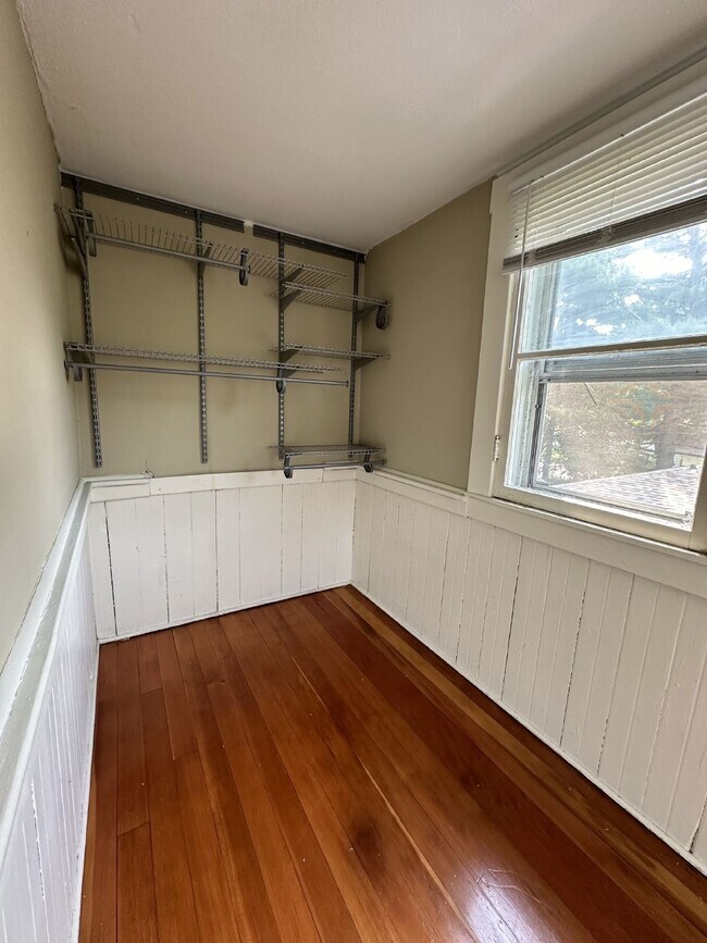 Building Photo - 3 bed 1 bath close to Water St. and UWEC! ...