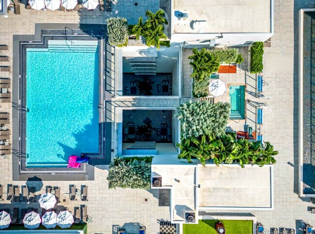 Building Photo - 777 N Ocean Dr
