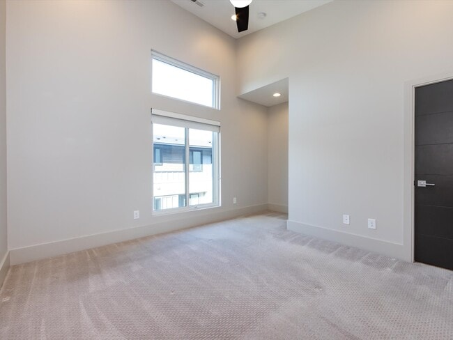 Building Photo - 237 Domain Way