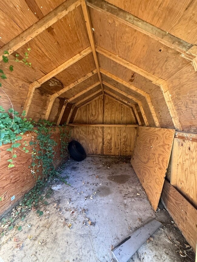 Building Photo - 205 Mardale Dr