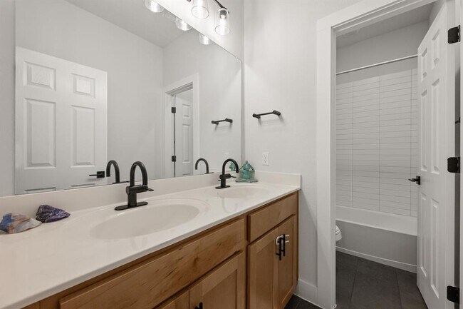 Building Photo - 360 Crescent Moon Ct