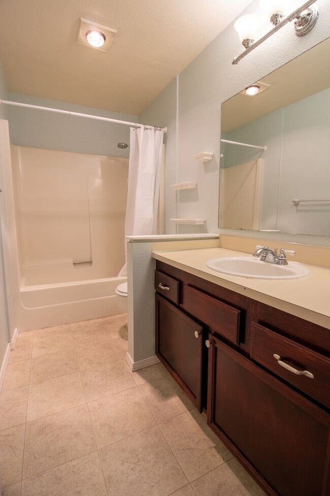 Building Photo - 2Bd/2Ba Seattle Condo