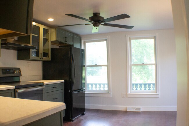 Building Photo - 5 Albany Ave