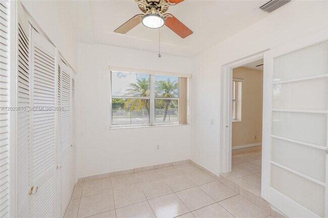Building Photo - 540 SW 60th Ave