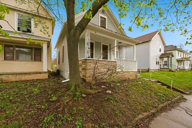 Building Photo - Cozy 3BR with Covered Front Porch