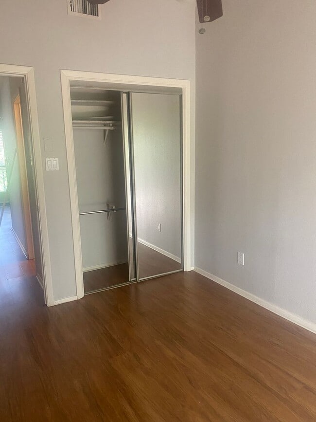 Building Photo - LAW SCHOOL SPECIAL - 1BD PLUS STUDY / 2BD/1BA