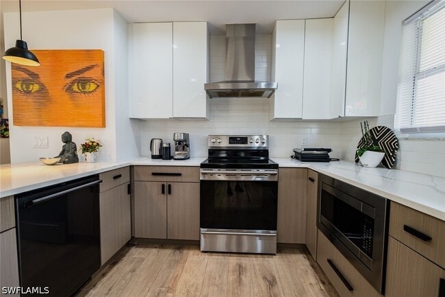 Building Photo - 811 94th Ave N