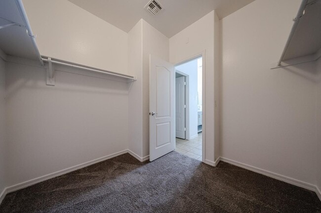 Building Photo - 41298 W Park Hill Dr