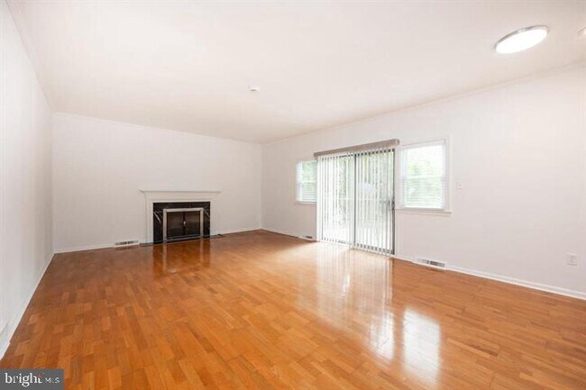 Building Photo - 1226 Fleetwood Rd