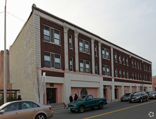 Building Photo - Capitol Plaza Apartments