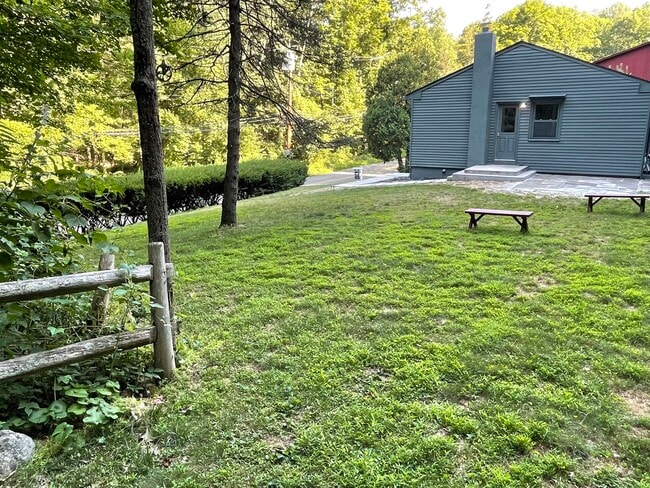 Large yard - 25 High St