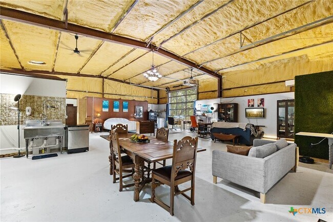 Building Photo - 218 Alexandra Ln