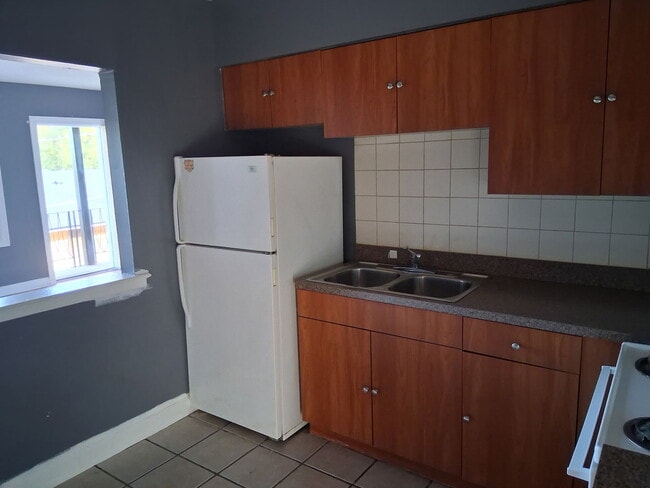 Building Photo - 10355 W Lyndale Ave