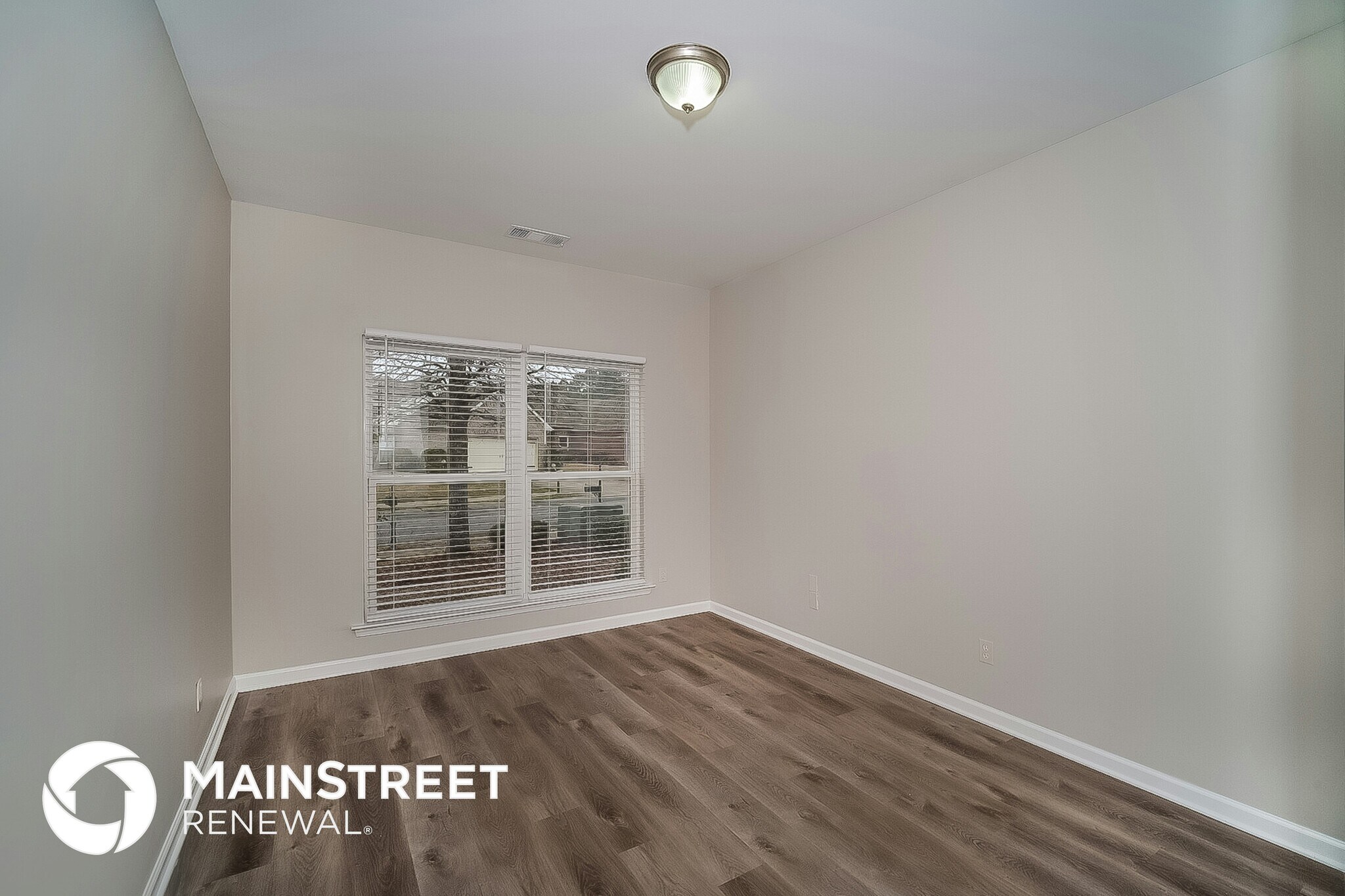Building Photo - 5263 Promenade Dr