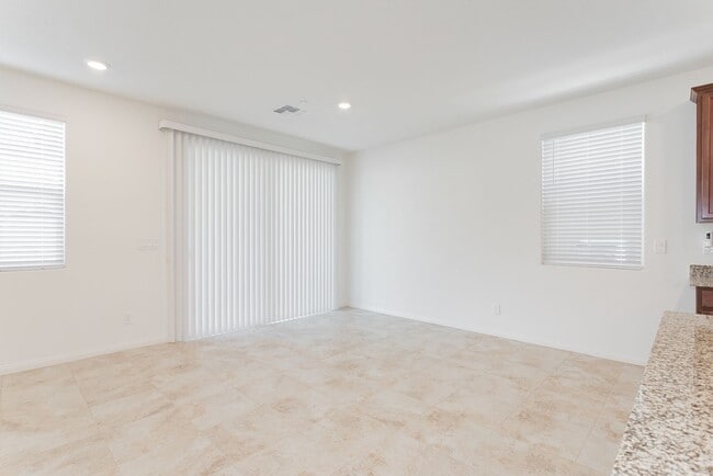 Building Photo - Fairly New Gorgeous SMART House!