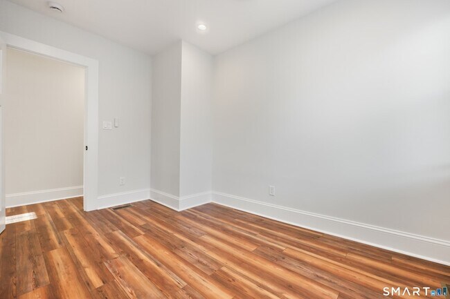 Building Photo - 60 Walter Ave