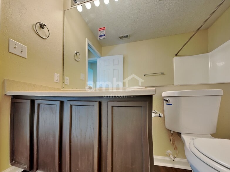 Building Photo - 5452 Wood Hollow Dr