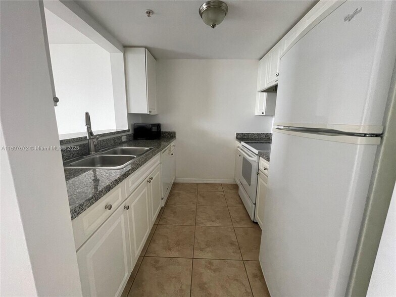 Building Photo - 900 SW 8th St