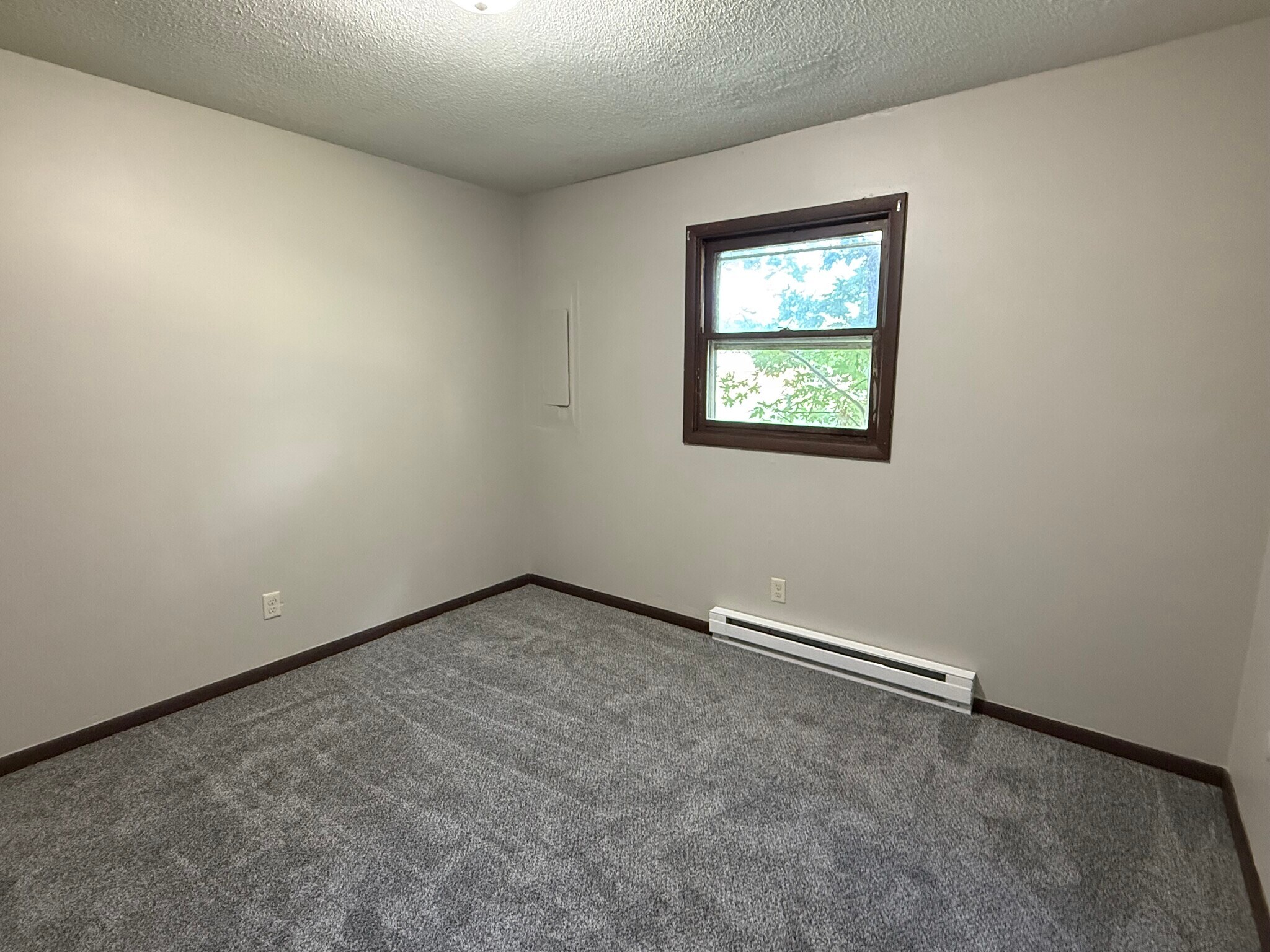 Building Photo - 1820 Oliver Ct