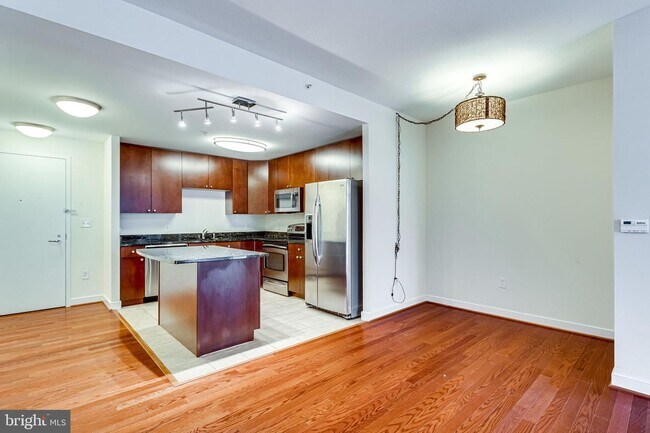 Building Photo - 155 Potomac Passage