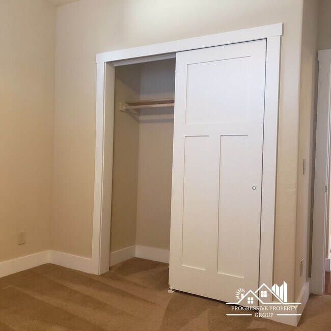 Building Photo - 525 E Kiowa St