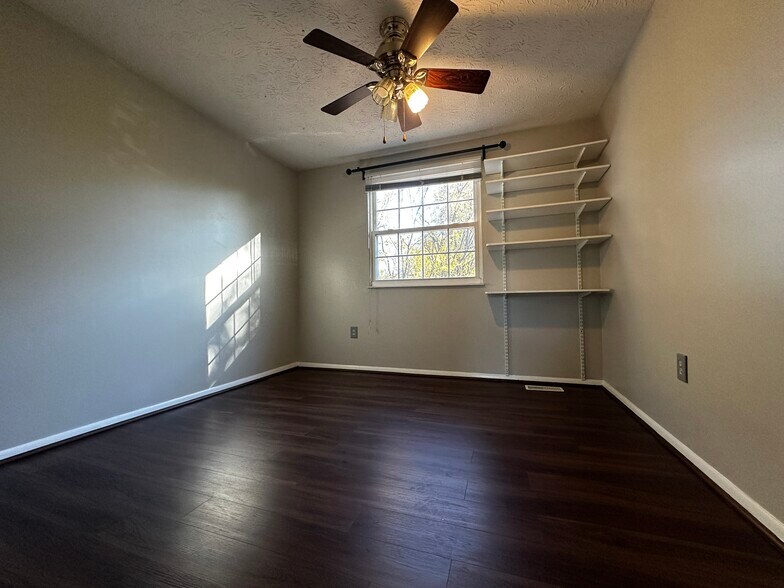 Building Photo - 14505 Farmcrest Pl