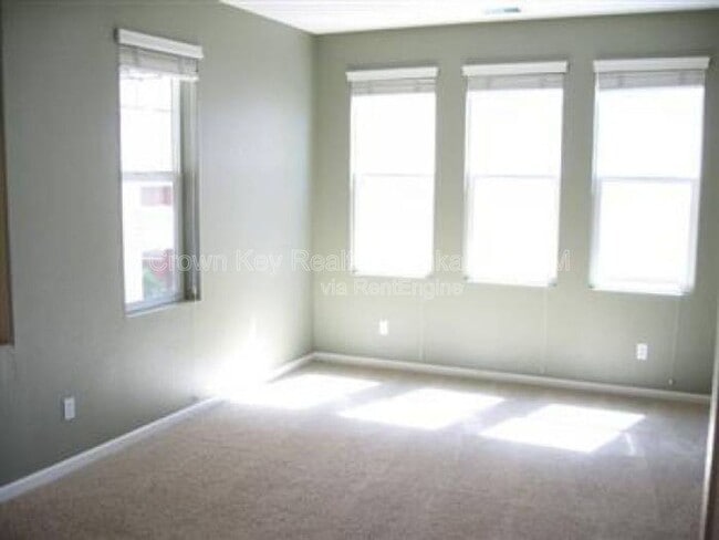 Building Photo - 2978 Jackson Ave