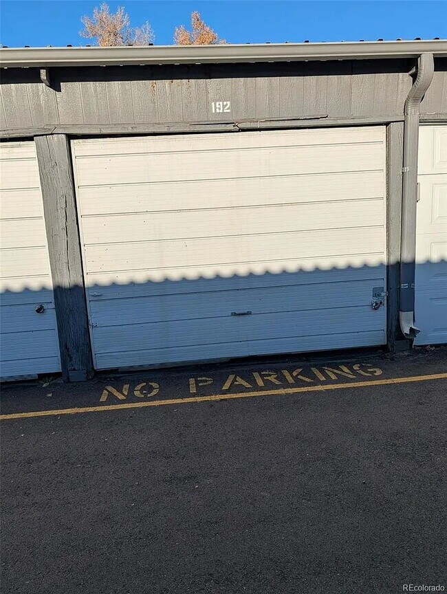 Building Photo - Welcome Home to this cozy condo in Highline Meadows!