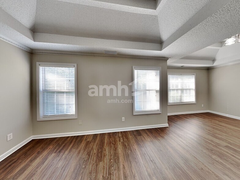 Building Photo - 3830 Rivendell Ln