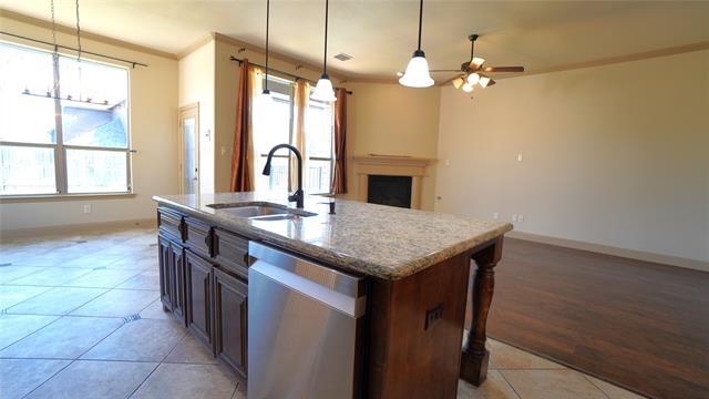 Building Photo - 588 Deverson Dr