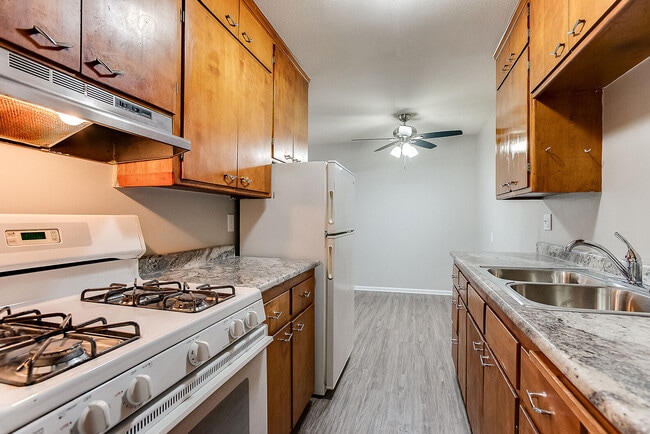 Building Photo - 2421 Pillsbury Ave S