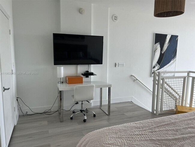 Building Photo - 253 NE 2nd St