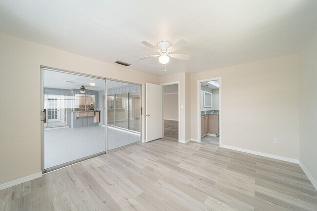 Building Photo - Welcome to your dream rental in Cape Coral! This fully remodeled, MONTH TO MONTH available home.
