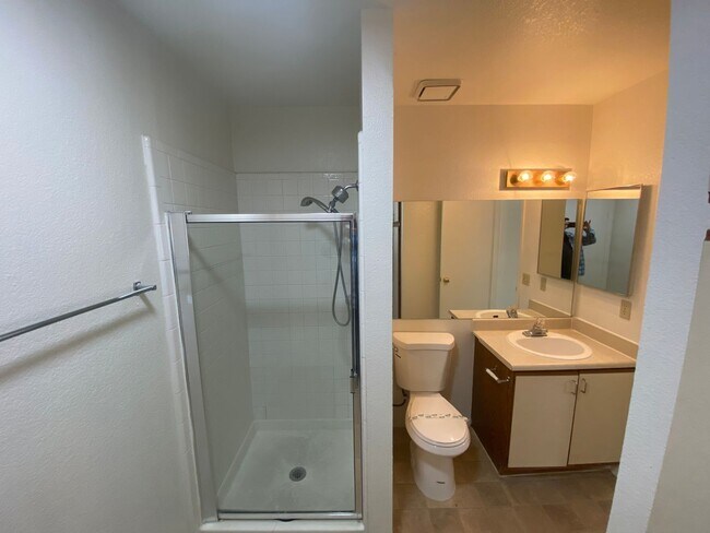 Building Photo - Great 3 Bedroom Henderson Home with Pool!