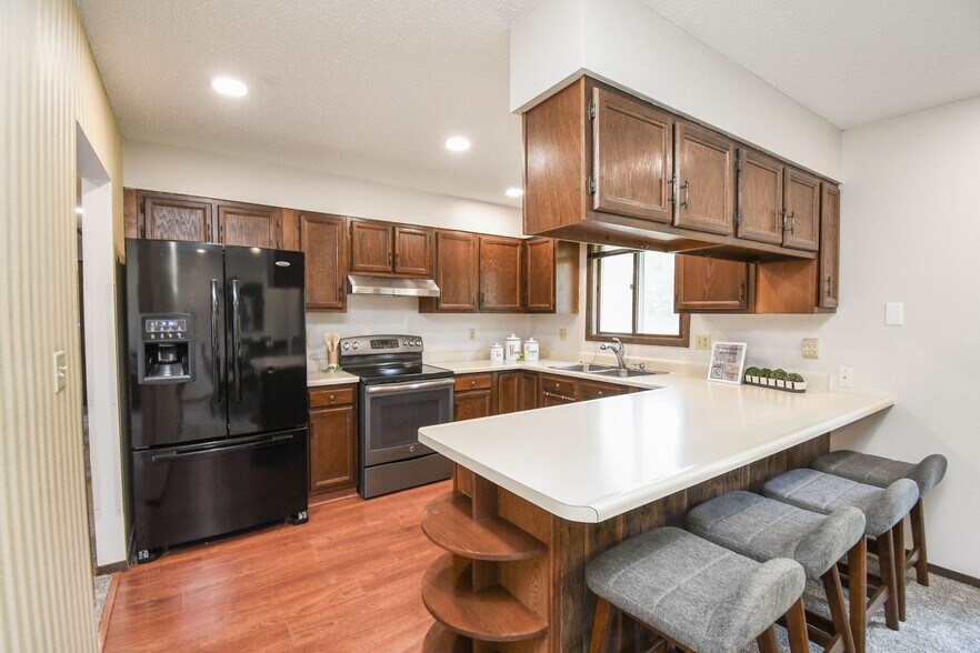 Building Photo - 4504 S Cliff Ave