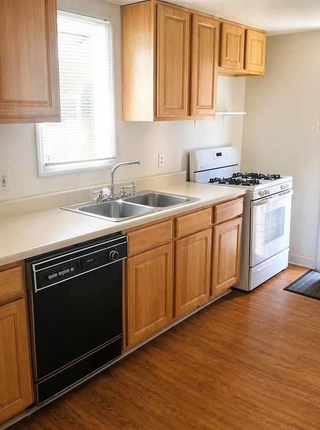 Building Photo - ***South Side Duplex Apartment For Rent * Pet Friendly * Walk to E. Carson St. * Available Now * ...
