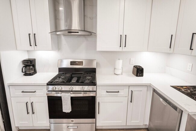 Building Photo - 1063-67 Gillespie Dr