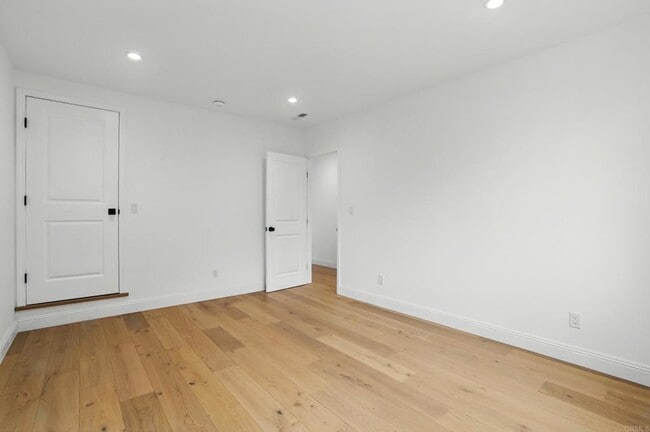 Building Photo - 553 Valley St