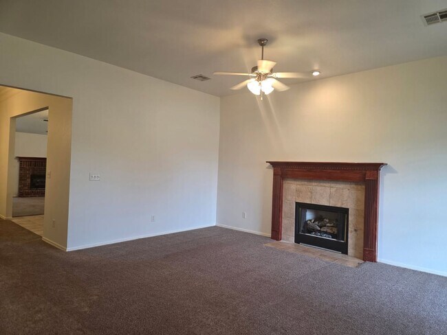 Building Photo - Come make this lovely 4 bedroom 2 bath, 2+...