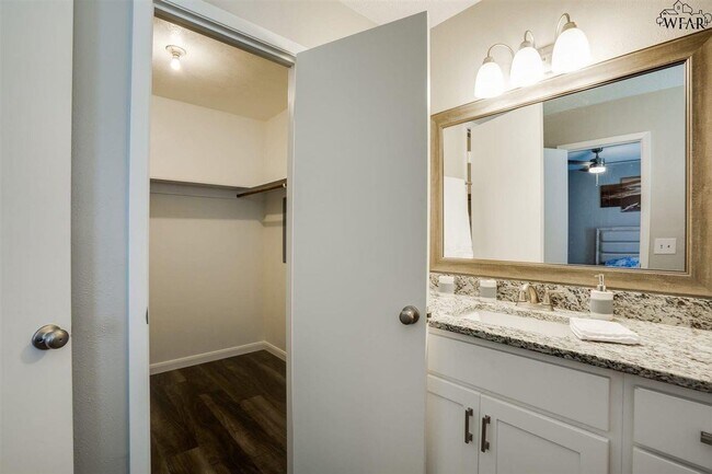 Building Photo - 5511 Hooper Dr